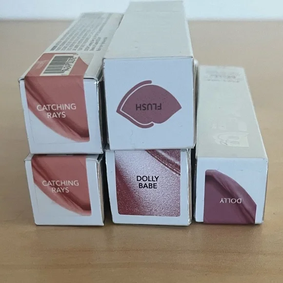 BUXOM Plump Shot Lip Serum in Plump Peach visibly plumps lips makeup - Picture 6 of 8